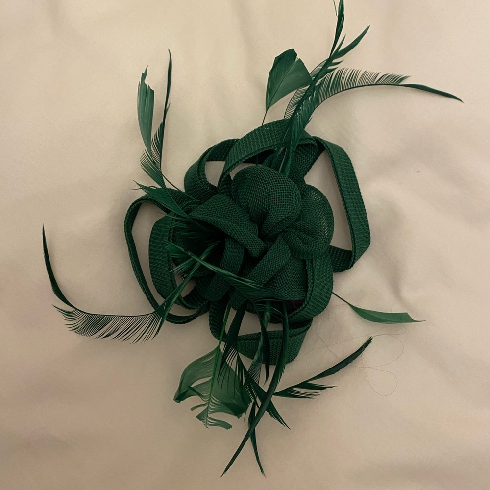 Green fascinator